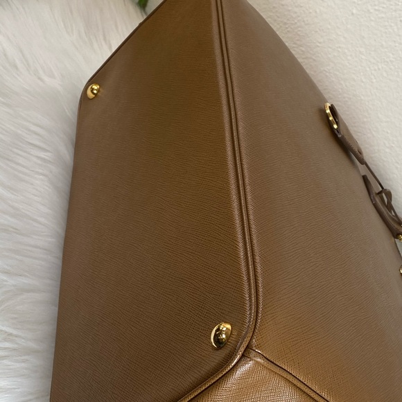 New Prada Galleria Saffiano Leather LARGE Bag NEW! - Picture 9 of 14